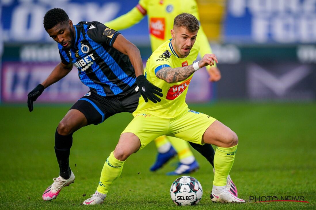 Clinton Mata in actie tegen KAA Gent