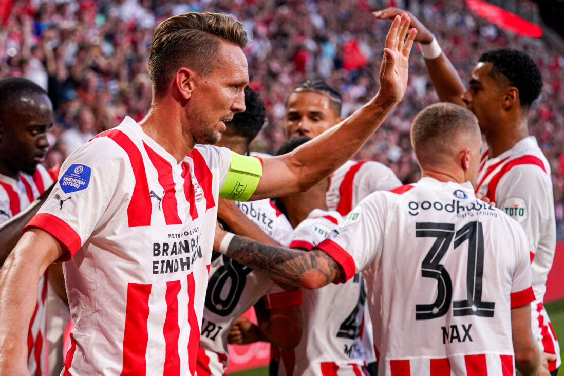 PSV viert de goal van Joey Veerman tegen AS Monaco