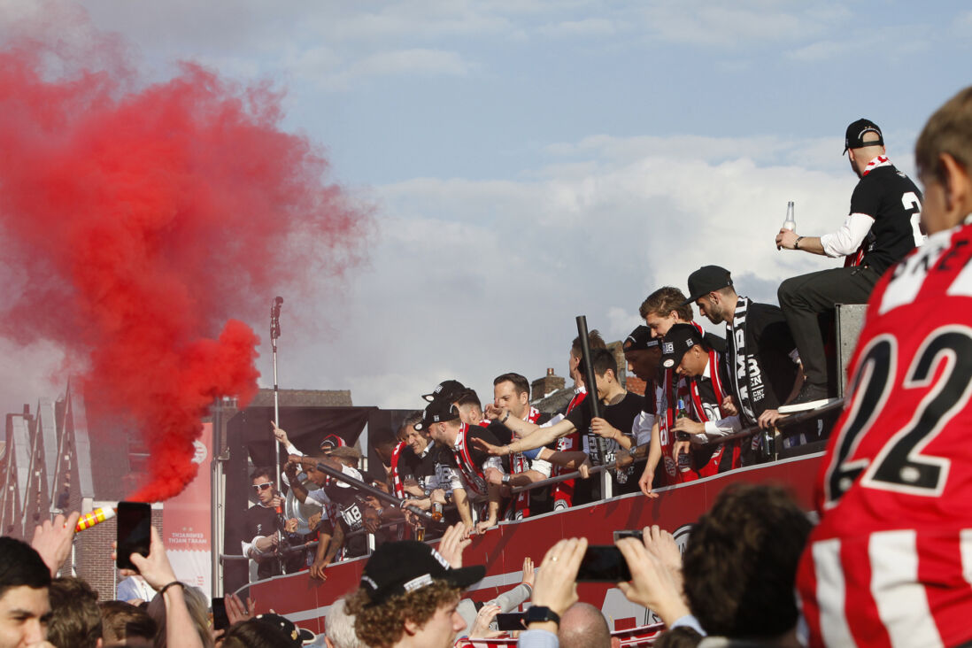 PSV wordt gehuldigd na het behalen van de titel in 2018