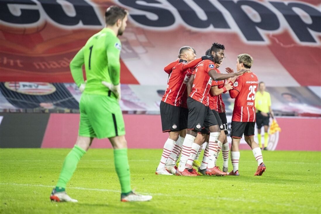 Paes baalt na een goal van PSV