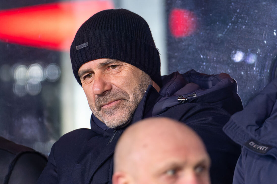 Peter Bosz op de tribune van De Herdgang