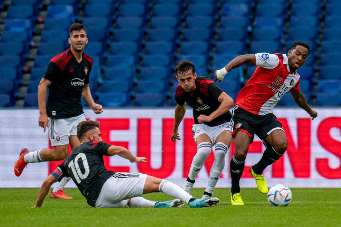 Quinten Timber in het oefenduel met Osasuna