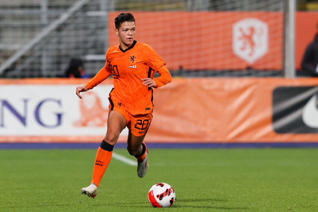 Samantha van Diemen tijdens haar debuut voor de OranjeLeeuwinnen