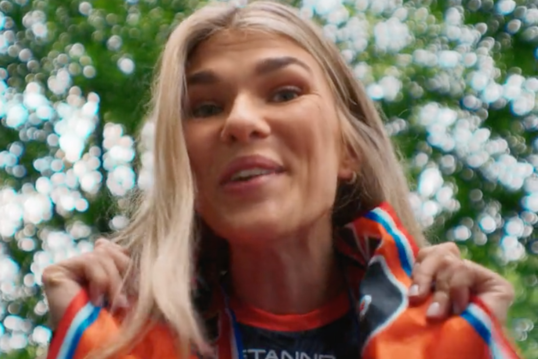 VIDEO Tess Lieder en Lieke Klaver wensen… Vrouwenvoetbalnieuws