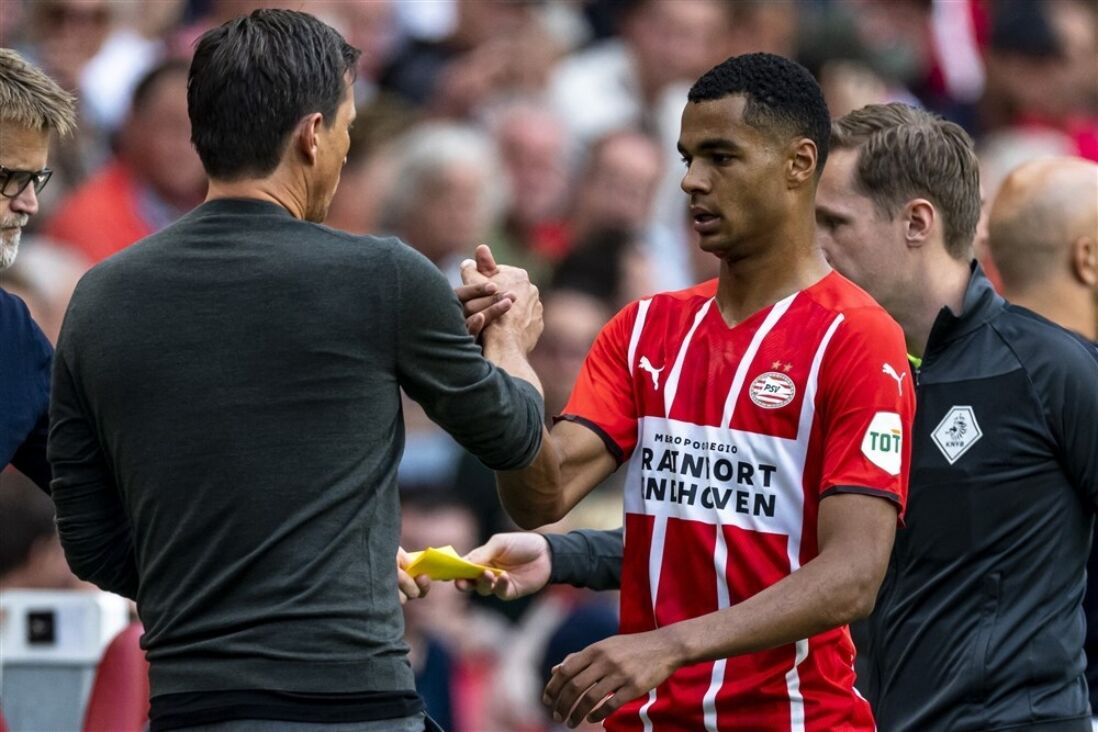 PSV-aanvaller Cody Gakpo en trainer Roger Schmidt