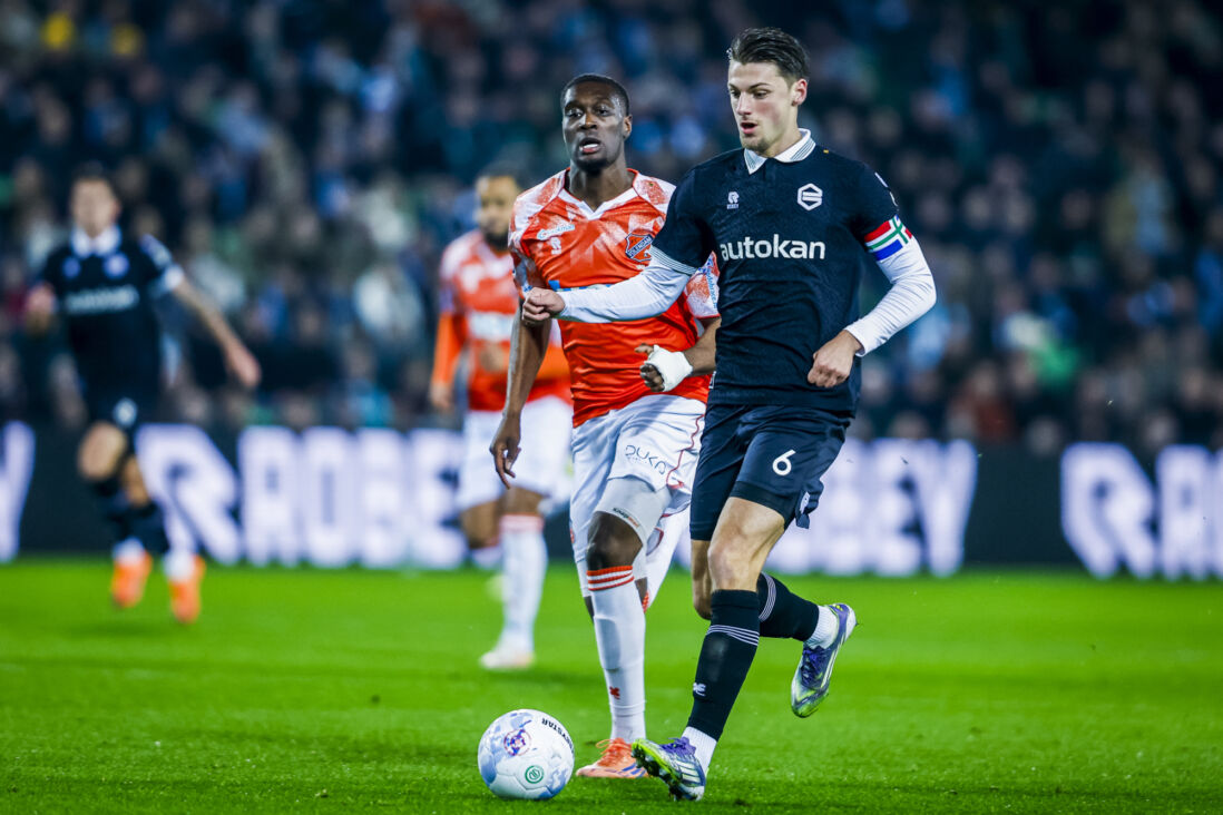 Stije Resink in actie tegen FC Volendam