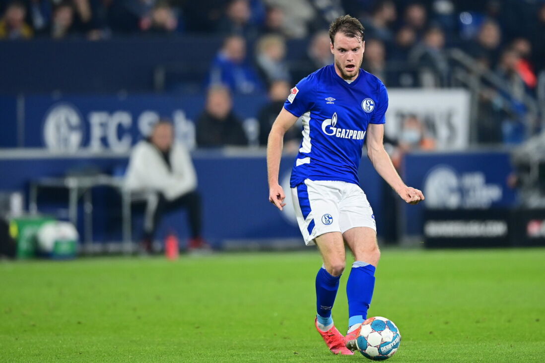 Thomas Ouwejan in het shirt van Schalke 04