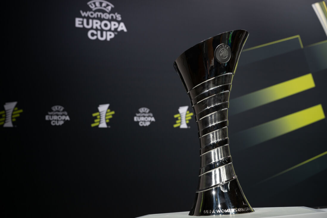 De UEFA Women's Europa Cup-trofee