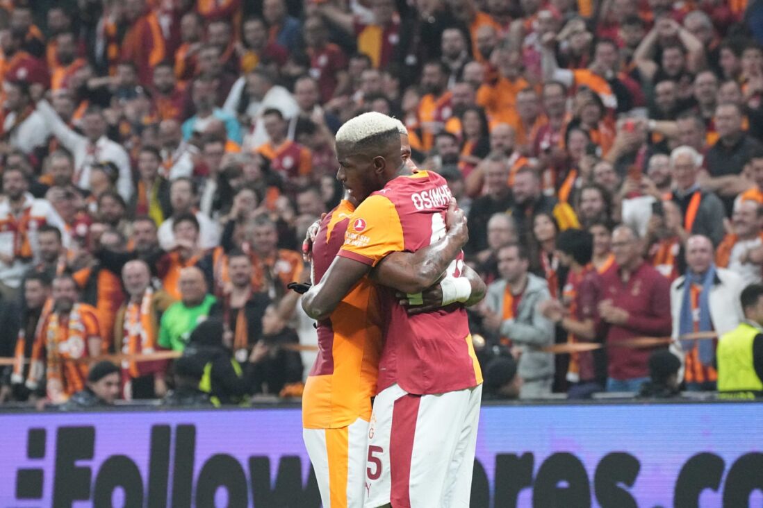 Victor Osimhen viert een goal tegen Bodo/Glimt