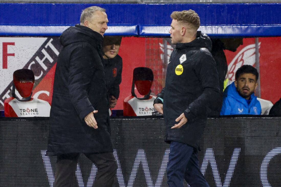 John van den Brom in discussie met Alex Bos