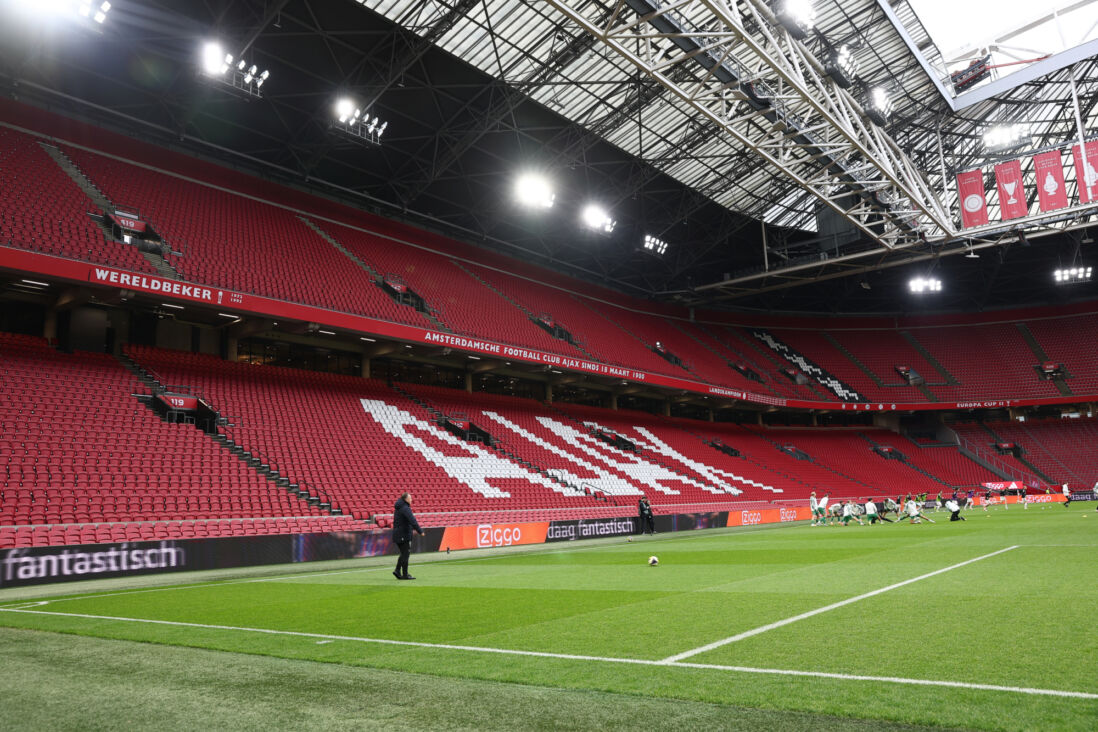 Ajax - FC Groningen in een lege Arena
