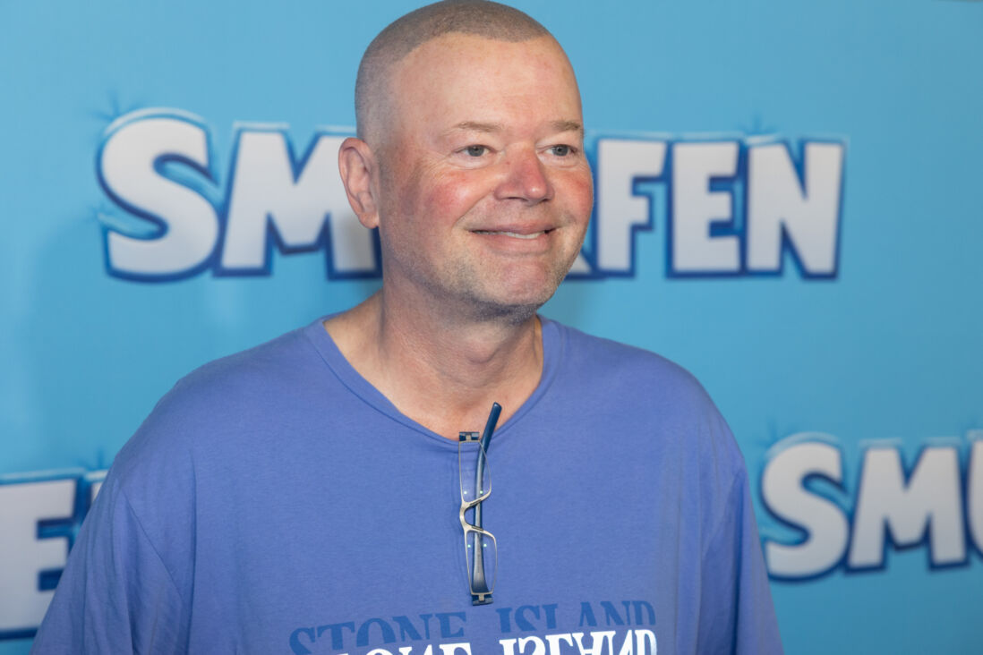 Raymond van Barneveld bij de Nederlandse première van Smurfen in Leidschendam