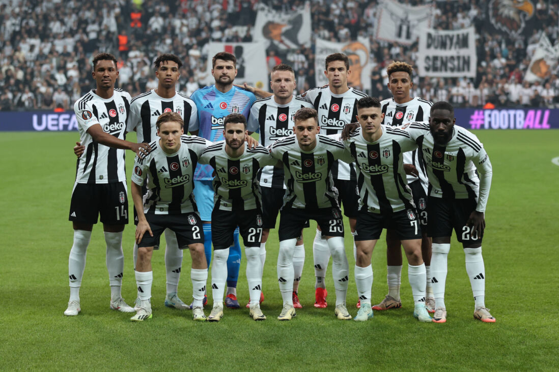 Elftalfoto van Besiktas voor de Europese wedstrijd tegen Eintracht Frankfurt
