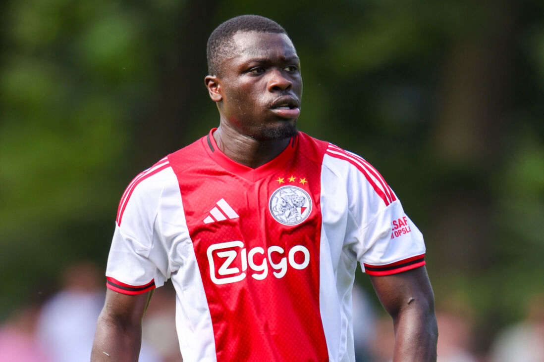 Brian Brobbey tijdens de voorbereiding van Ajax