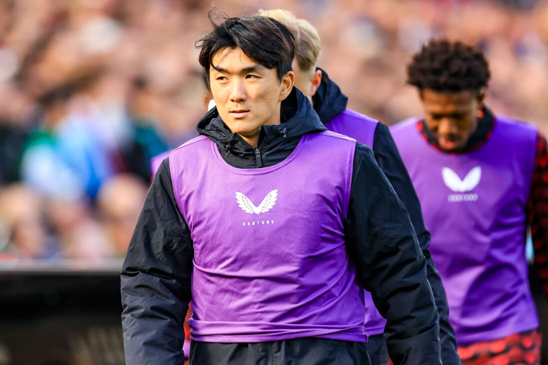 Feyenoord-spelers lopen warm in De Kuip