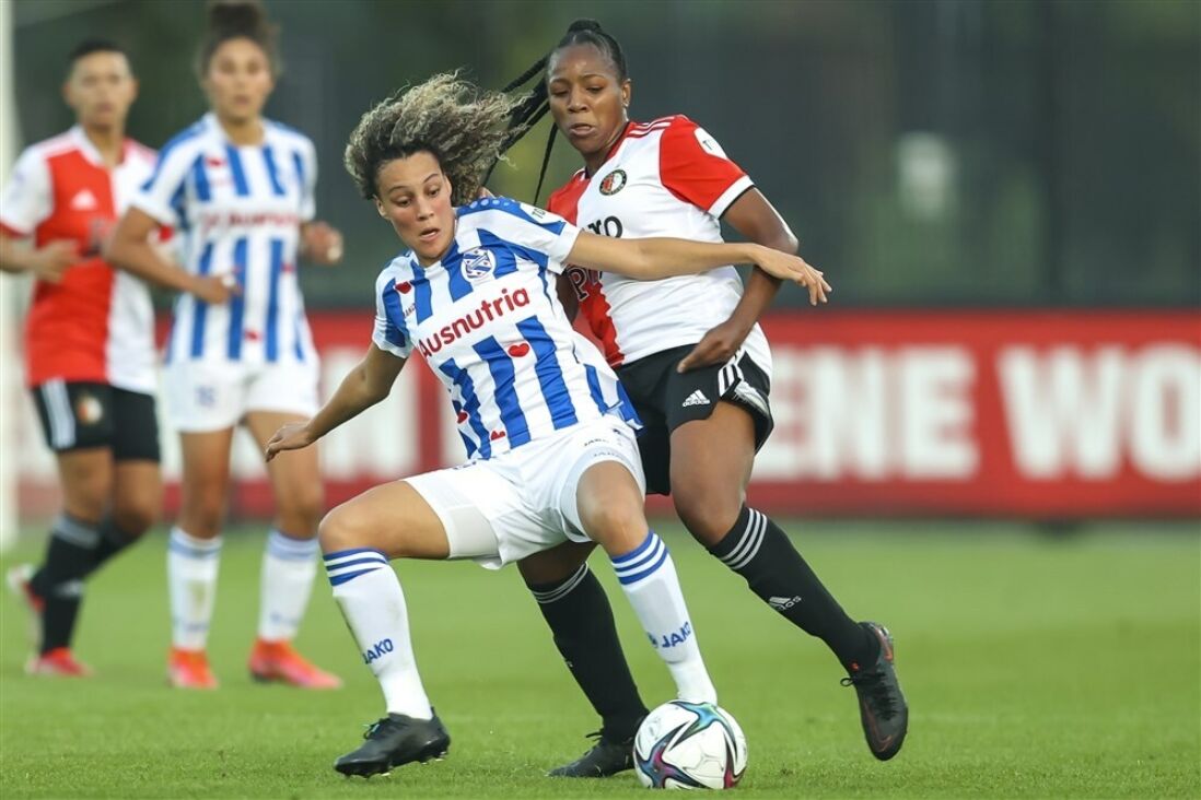 Celainy Obispo in duel met SC Heerenveen