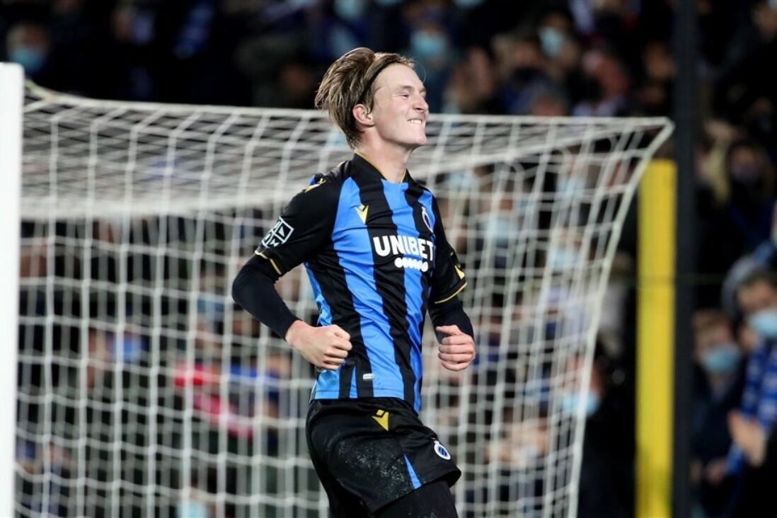 Cisse Sandra viert zijn goal bij Club Brugge