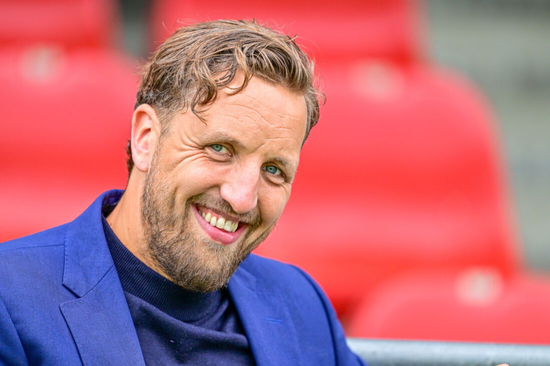 Chris de Graaf lacht zijn tanden bloot