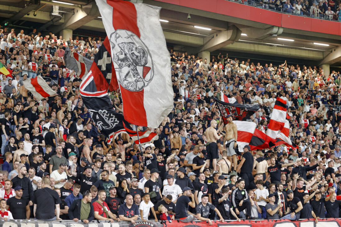 Supporters van Ajax op de F-Side