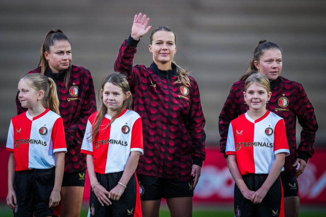 Tess van Bentem, Kirsten van de Westeringh en Romée van de Lavoir bij Feyenoord