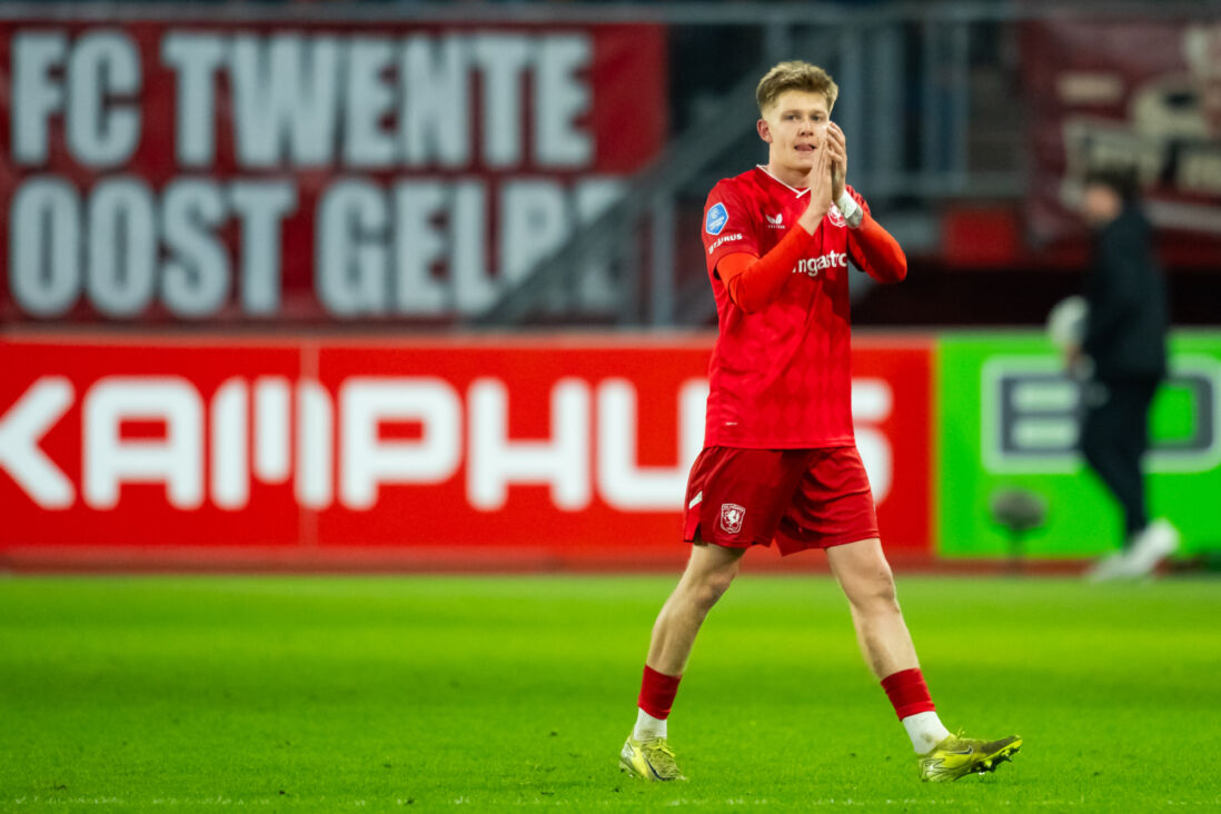 Kristian Hlynsson bedankt de fans van FC Twente