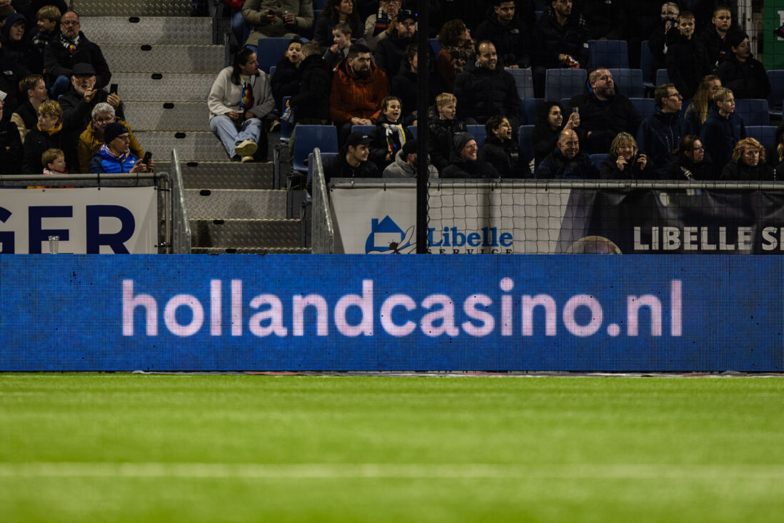 LED-boarding bij de wedstrijd tussen Telstar en Jong Ajax