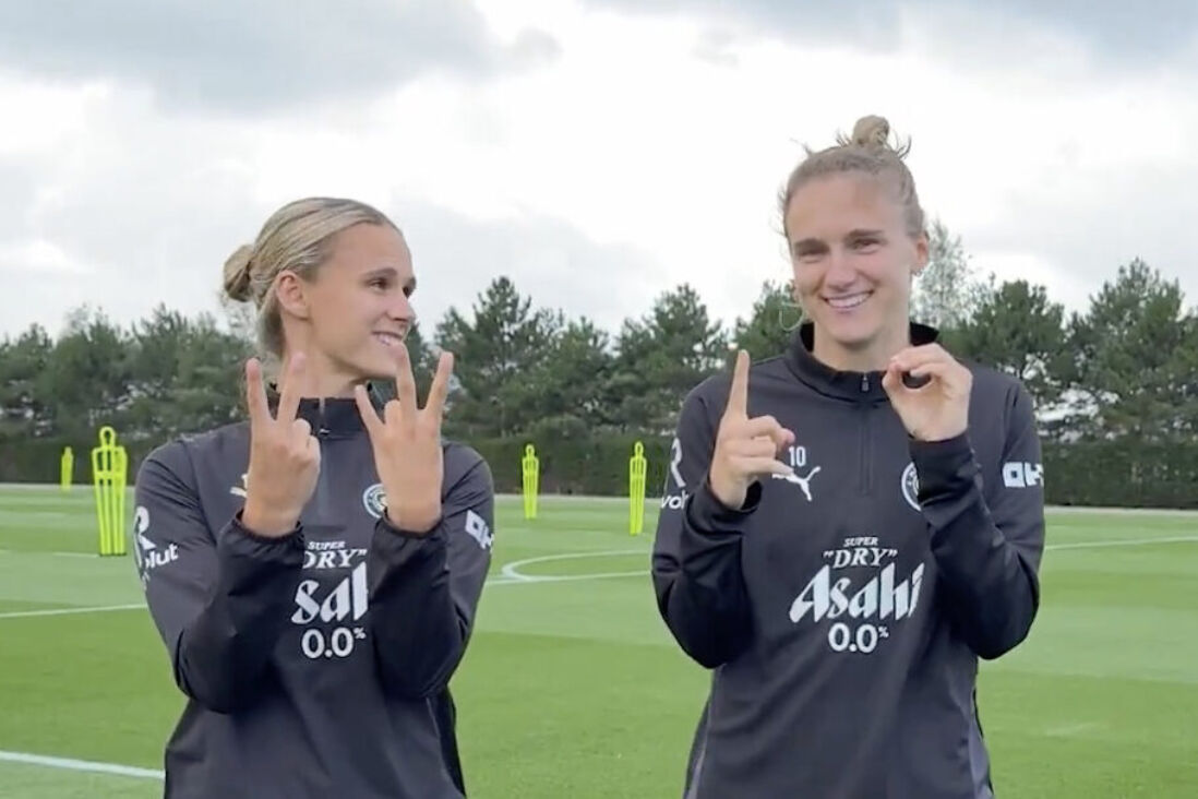 Kerstin Casparij en Vivianne Miedema beelden 'VIV 10' uit