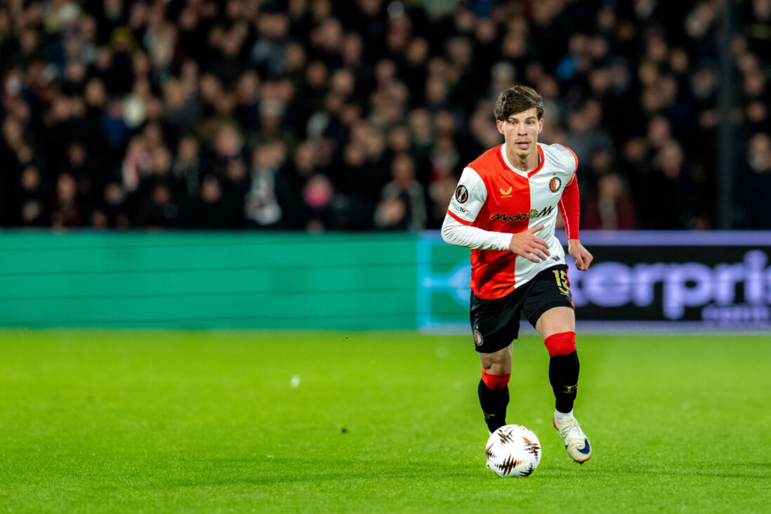 Jordan Bos aan de bal in De Kuip