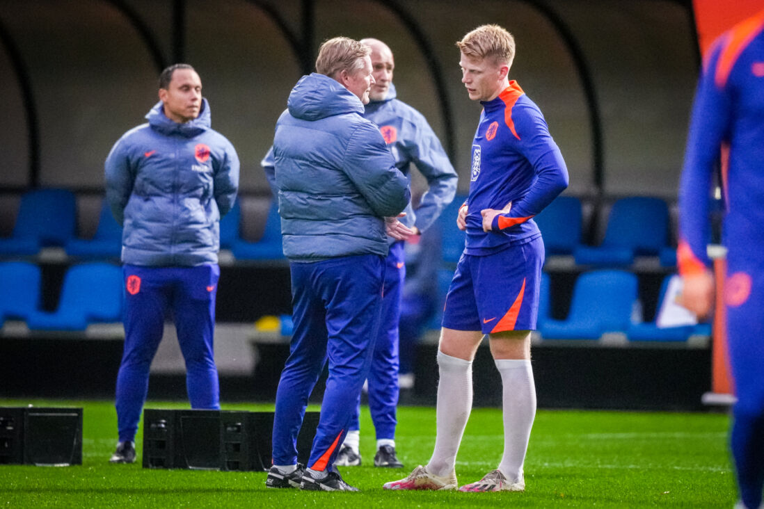 Ronald Koeman in gesprek met Jerdy Schouten op de KNVB Campus