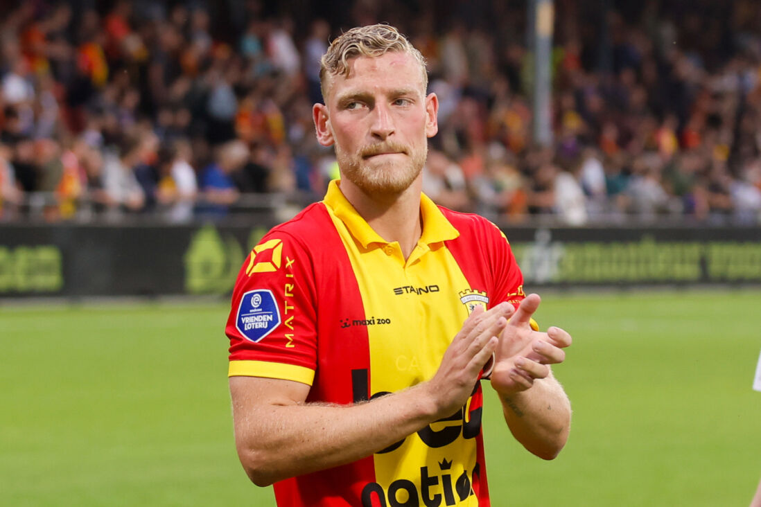 Joris Kramer bedankt de Go Ahead Eagles-fans
