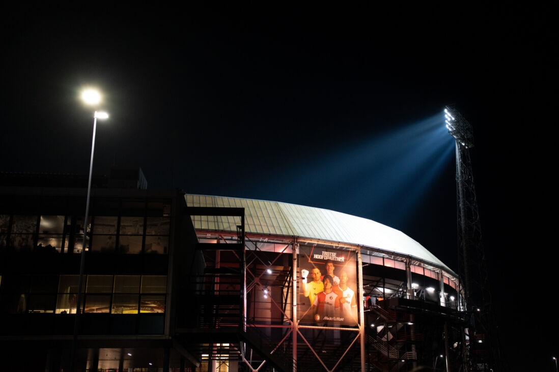 De Kuip tijdens een avondduel van Feyenoord