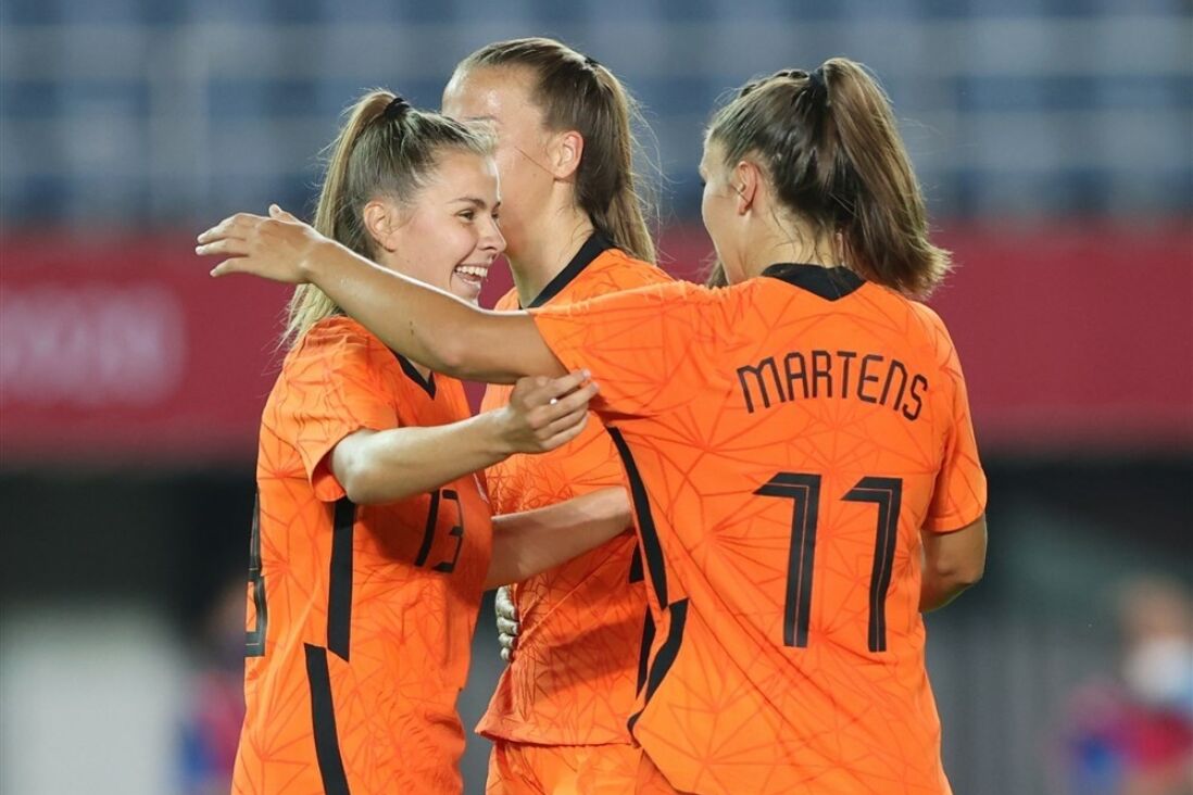 Lieke martens victoria pelova 60f82e2ec6489