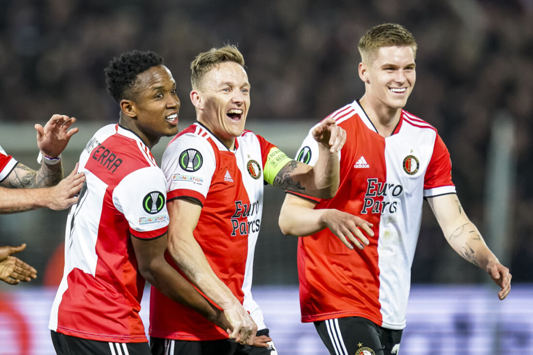 Luis Sinisterra, Jens Toornstra en Ramon Hendriks juichen