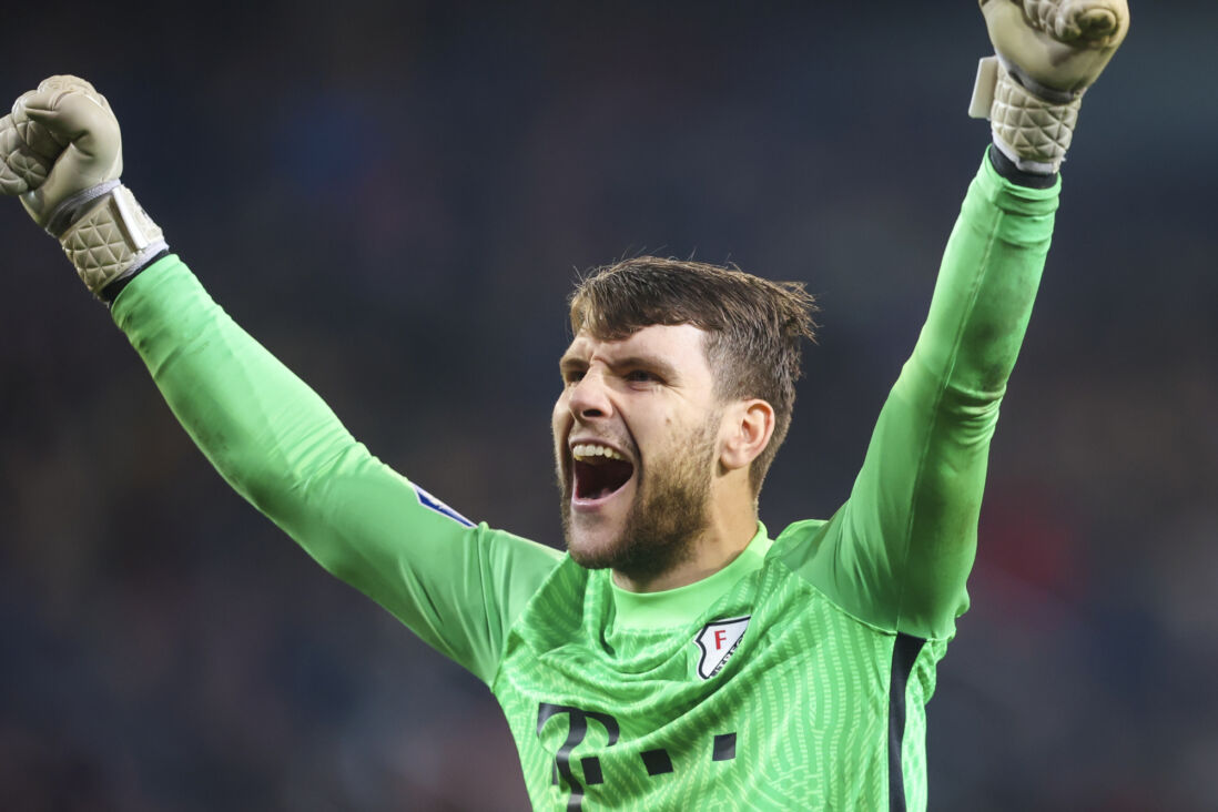 Maarten Paes juicht na zege FC Utrecht