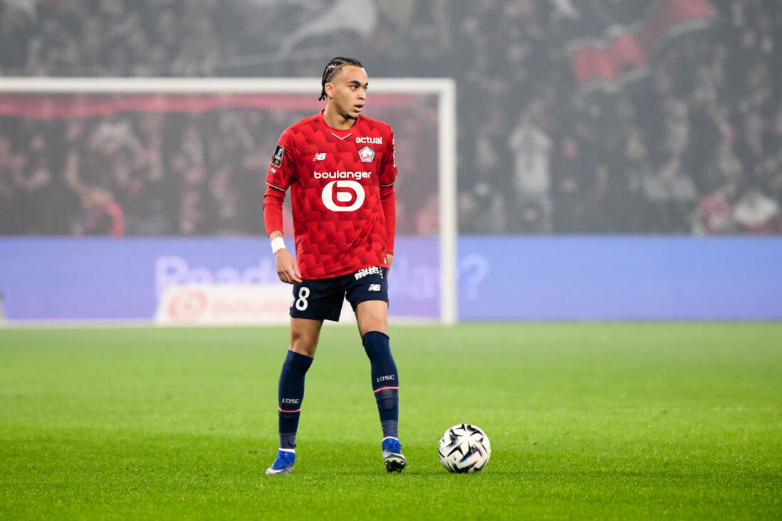 Ethan Mbappé aan de bal namens Lille