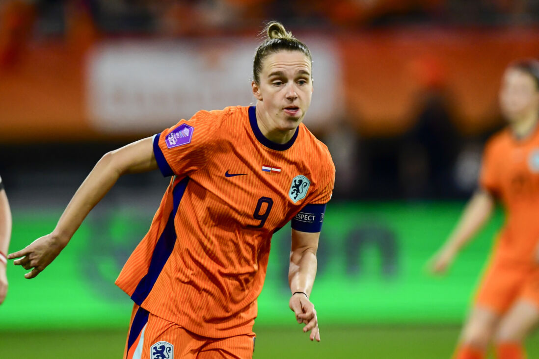 Vivianne Miedema in het Asito Stadion (Almelo)