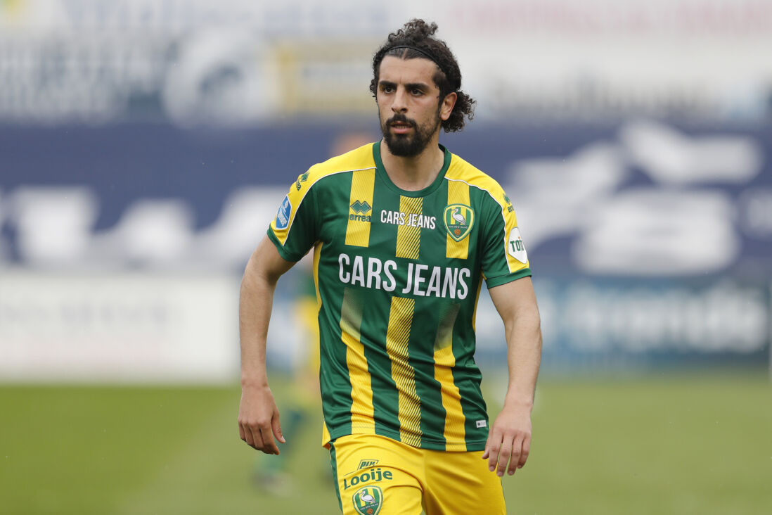 Youness Mokhtar in het shirt van ADO Den Haag