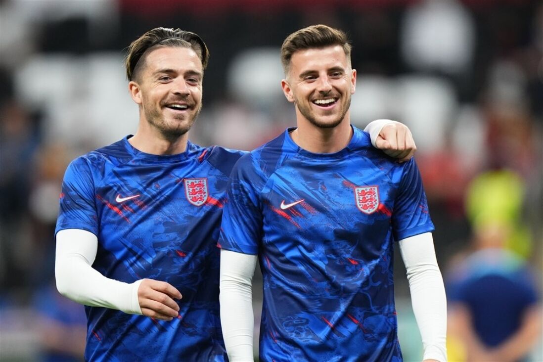 Mason Mount en Jack Grealish bij Engeland