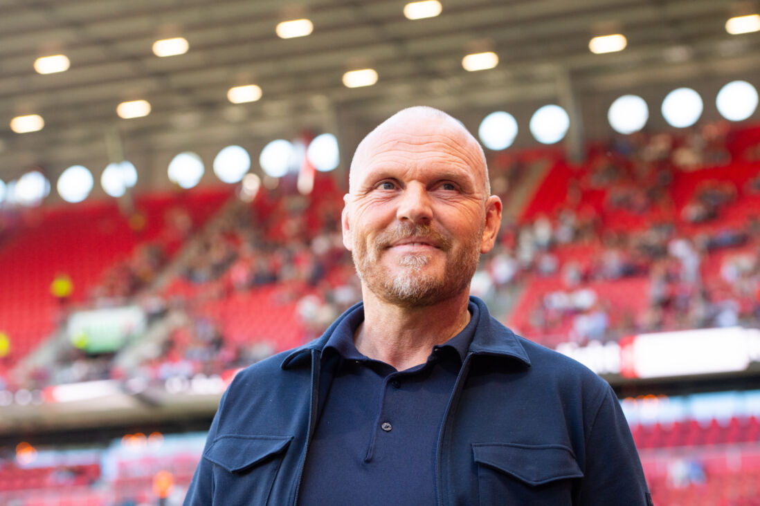 FC Twente-trainer Joseph Oosting in de Grolsch Veste