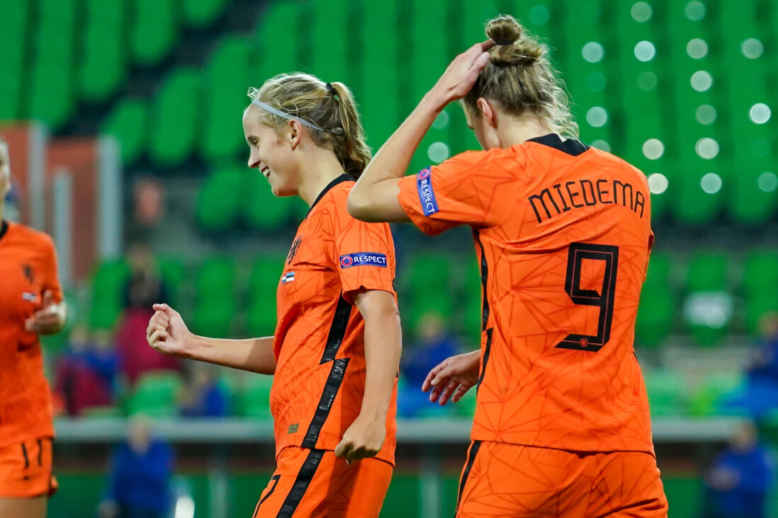 Katje Snoeijs en Vivianne Miedema