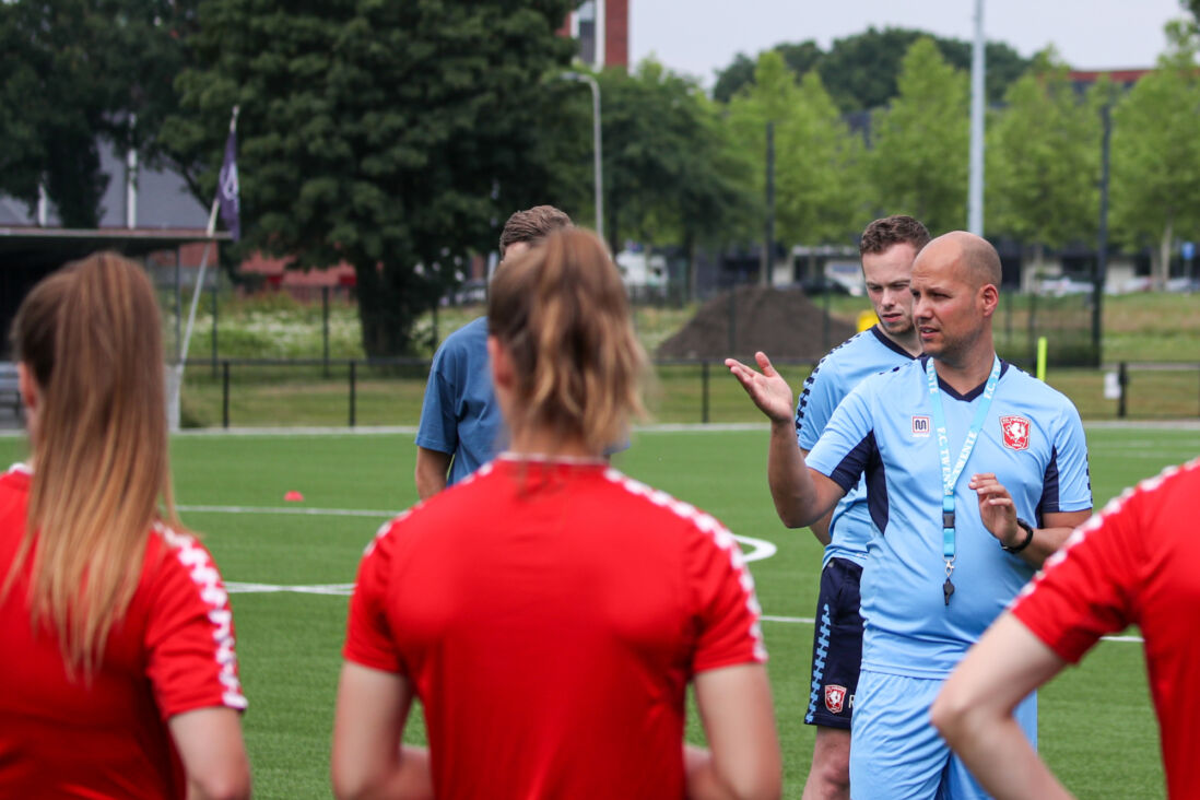 Op robert de pauw eerste training fc twente 60dad2fa431f0