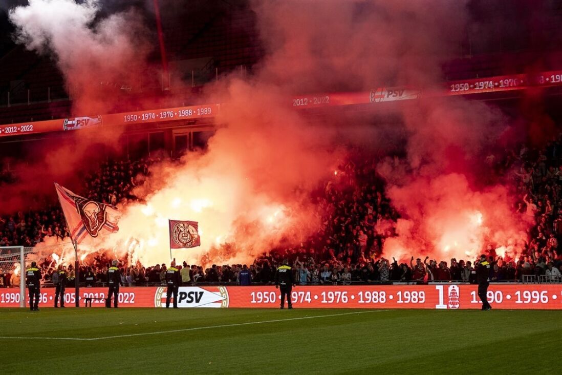 VIDEO'S PSVsupporters vieren 110jarig bestaan met veel… PSVFans VIDEO'S PSVsupporters vieren 110jarig bestaan met veel… PSVFans