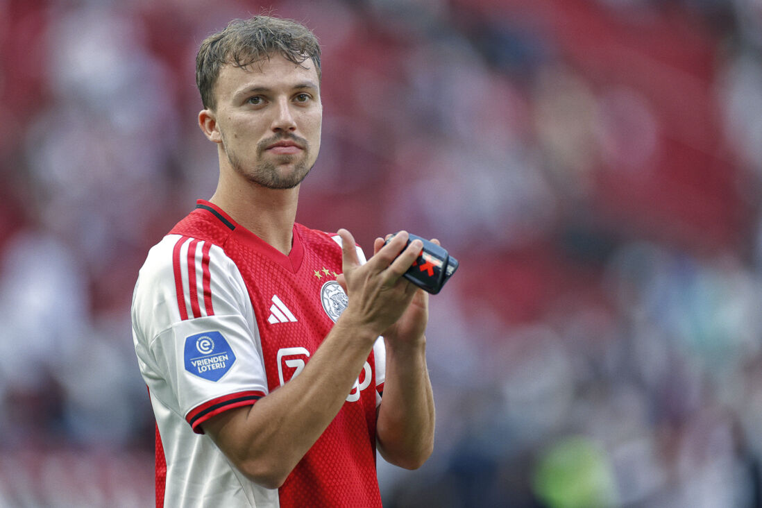 Youri Regeer bedankt de Ajax-fans
