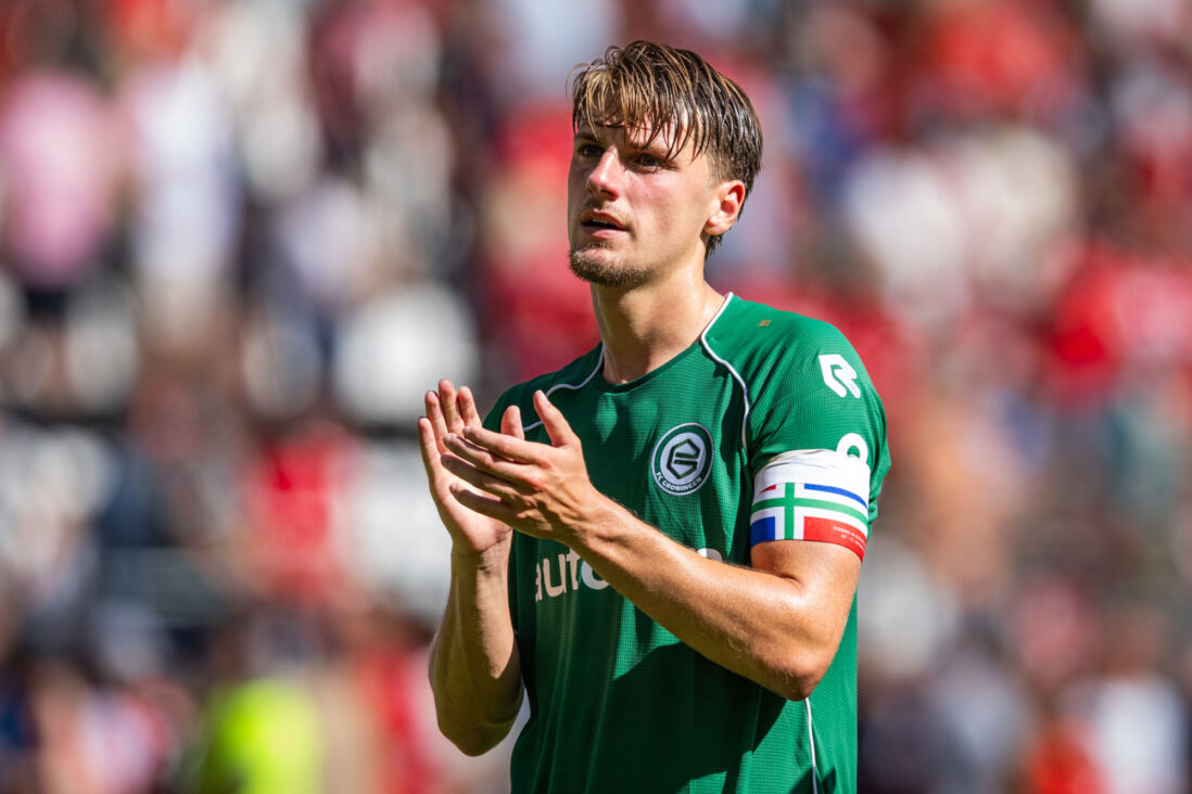 Stije Resink bedankt de FC Groningen-supporters