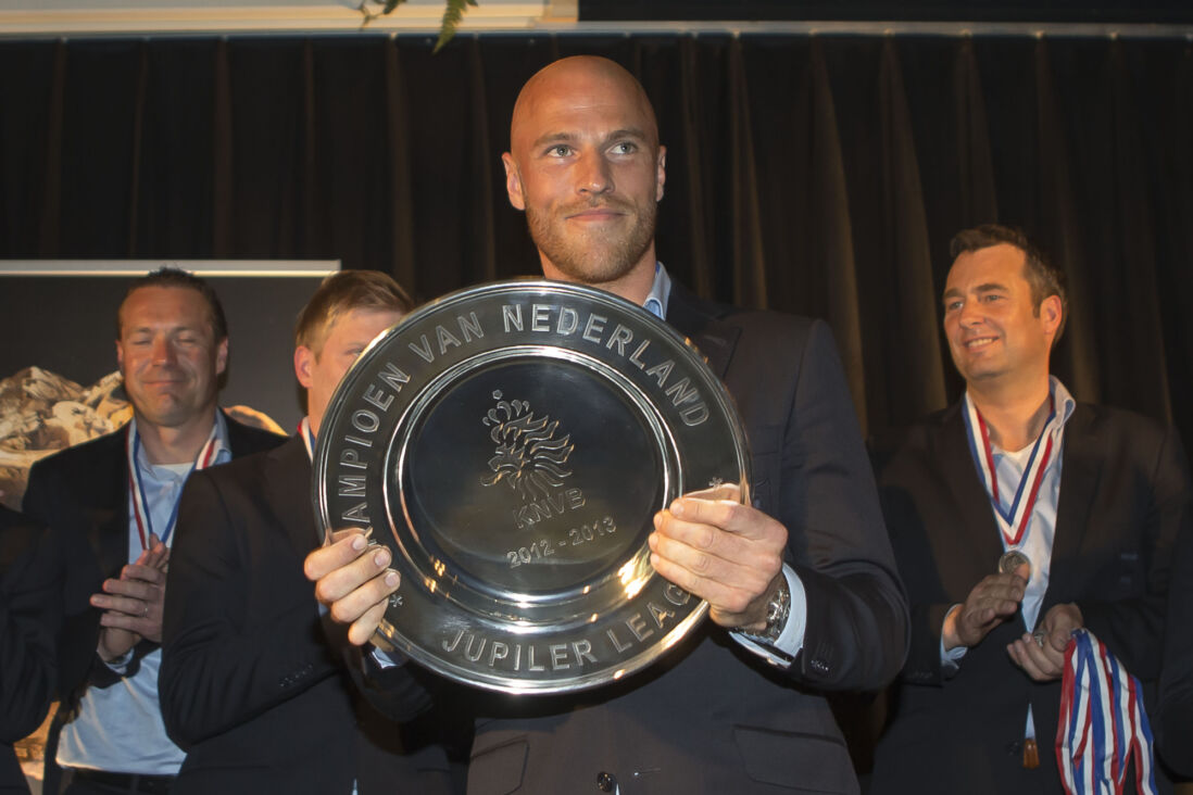 Yuri Rose met de kampioensschaal