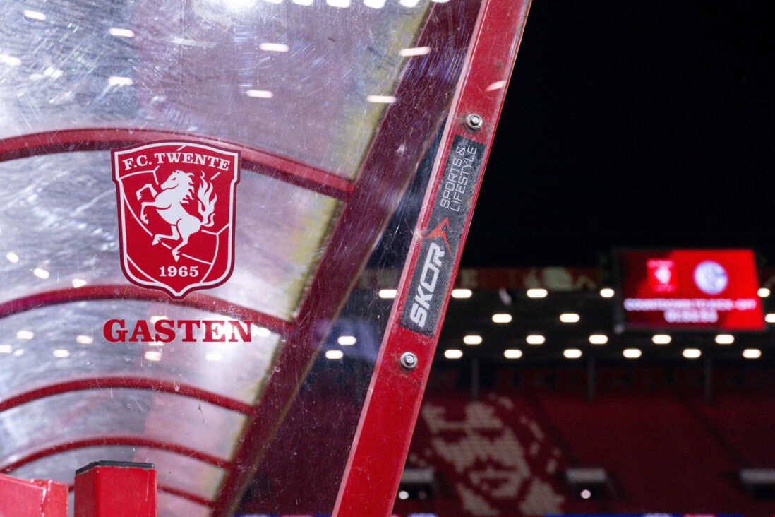 SKOR Sports levert ook de dug-outs bij FC Twente