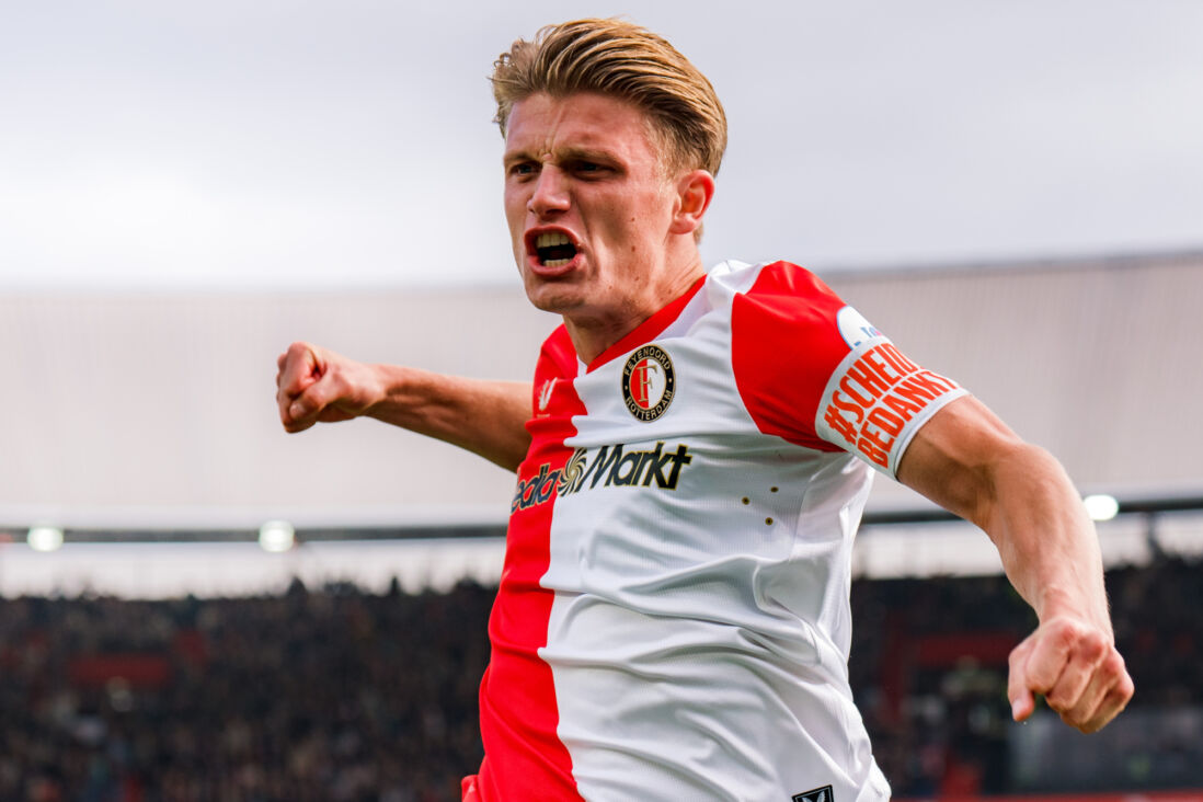 Sem Steijn viert feest na zijn goal in De Kuip