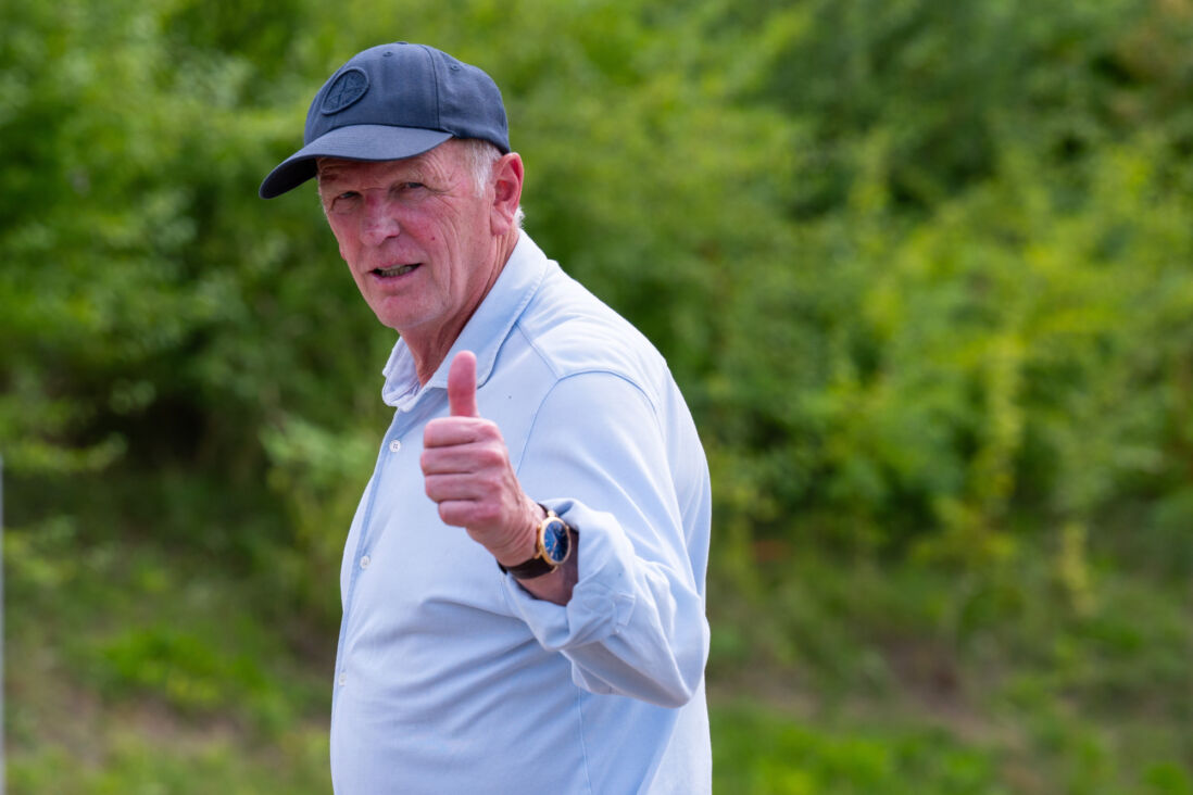 Jan Streuer steekt zijn duim op