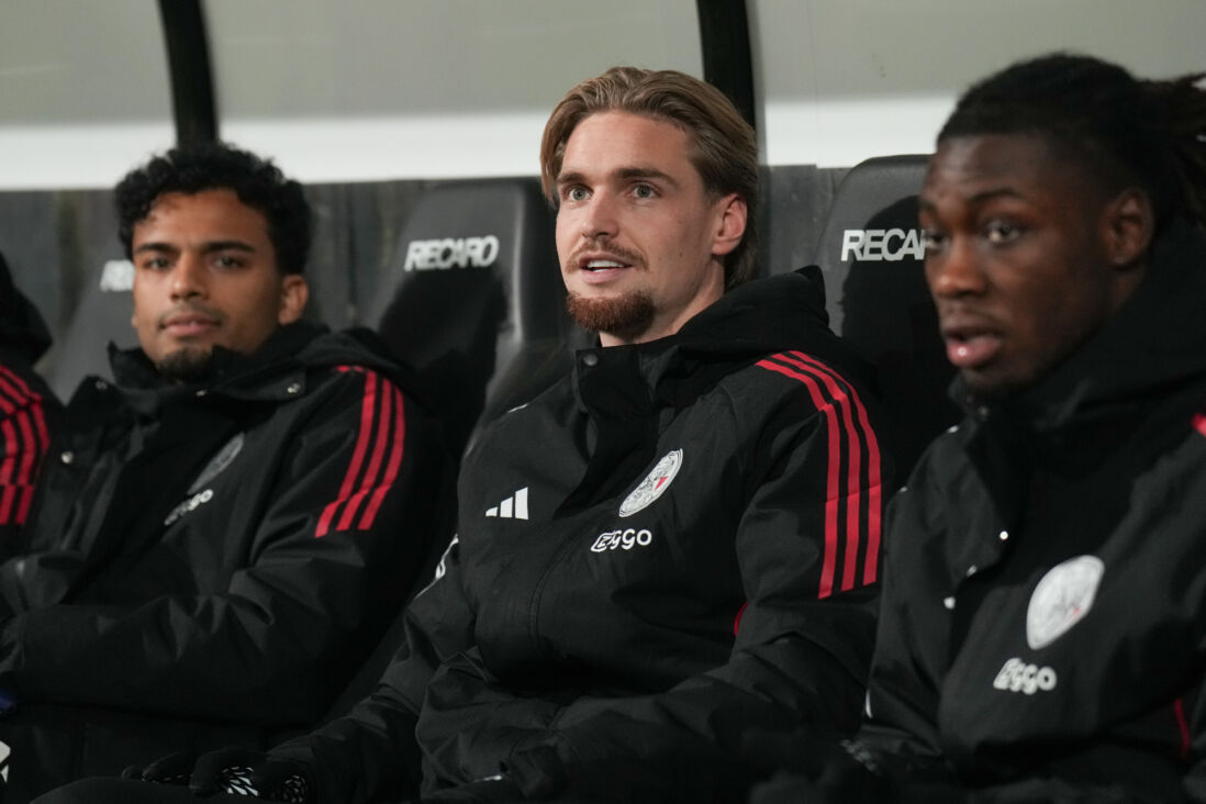 Kenneth Taylor op de bank bij Ajax