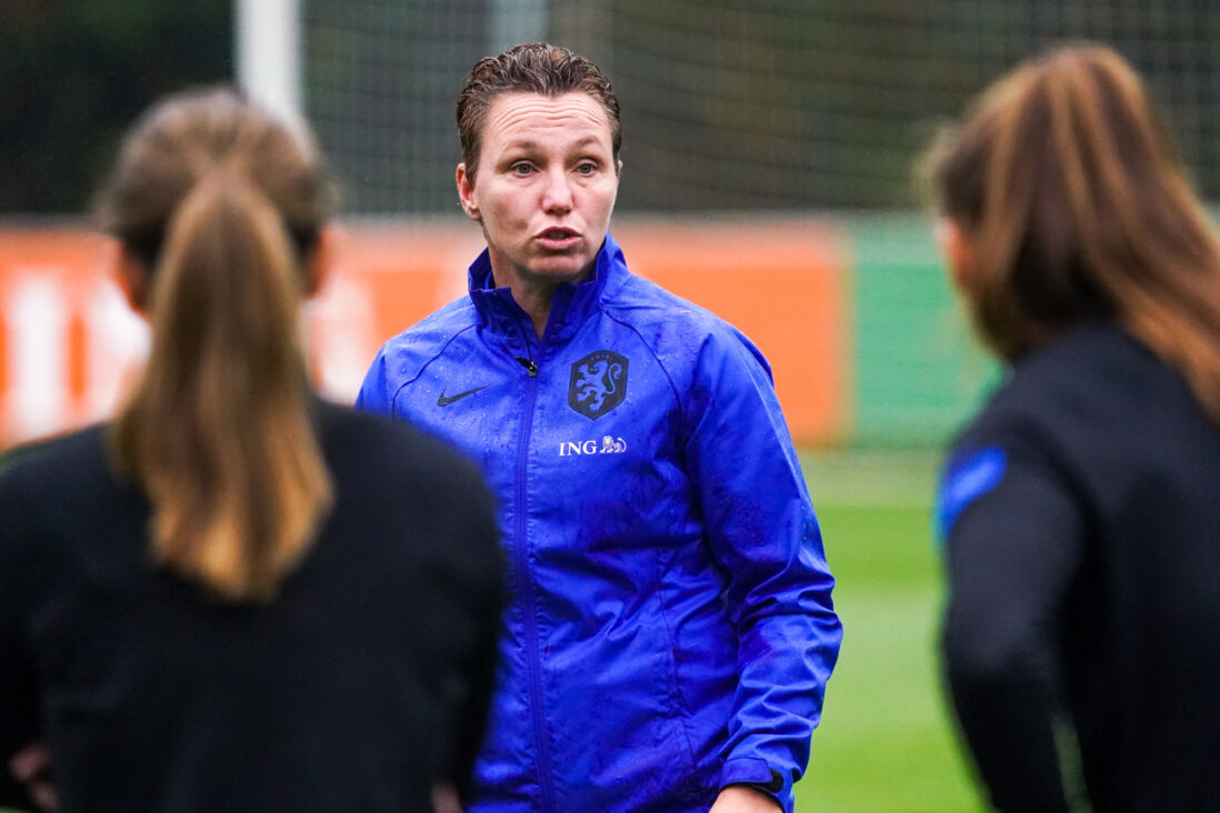 Jessica Torny leidt training OranjeLeeuwinnen